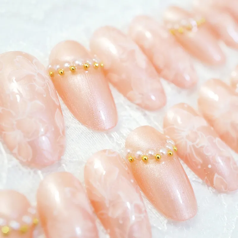 指先にさりげないときめきをお届け